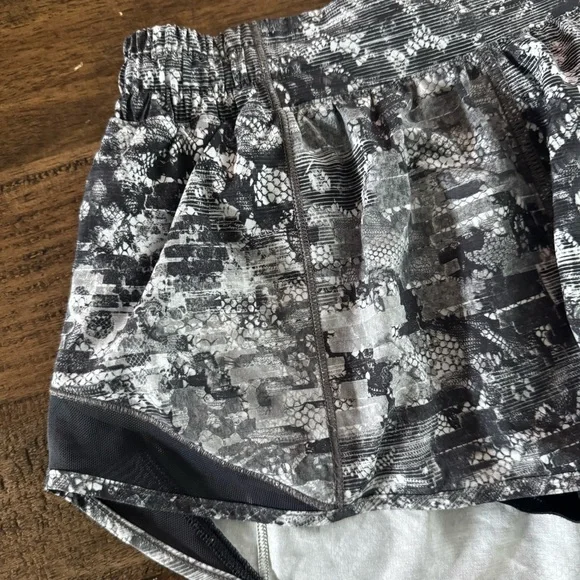 Lululemon Hotty Hot Short II Low Rise Black and Gray Athletic Shorts - Picture 6 of 11